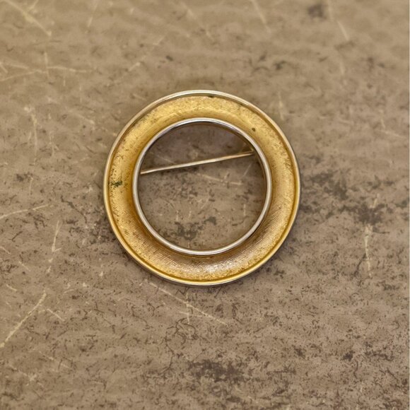 Vintage Hollow Ring Gold Tone Brooch by Crown Trifari - I31 - Picture 1 of 2